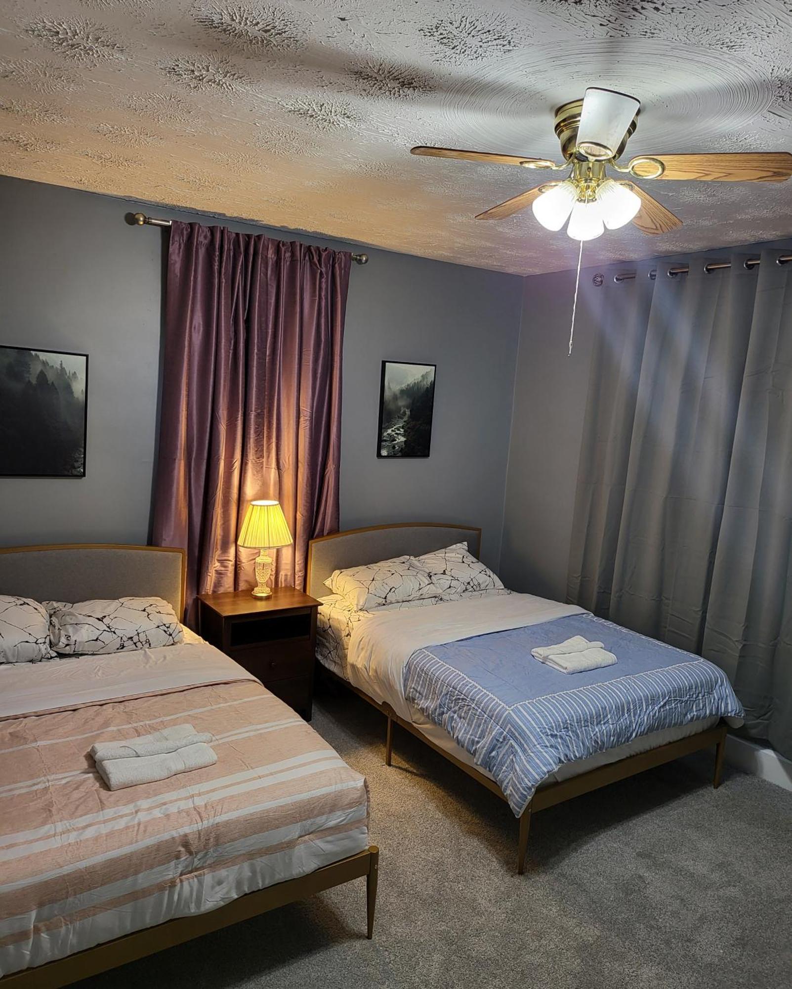 Guest Room With Two Double Beds In Columbus Oh, Airport Location 외부 사진